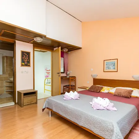 בית נופש Seaside House Igrane, Makarska - 24635